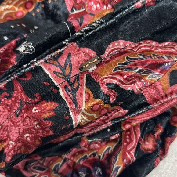 Free People GiGi Mini Skirt Velour Velvet Stretch Paisley Floral Black Medium - Picture 7 of 8